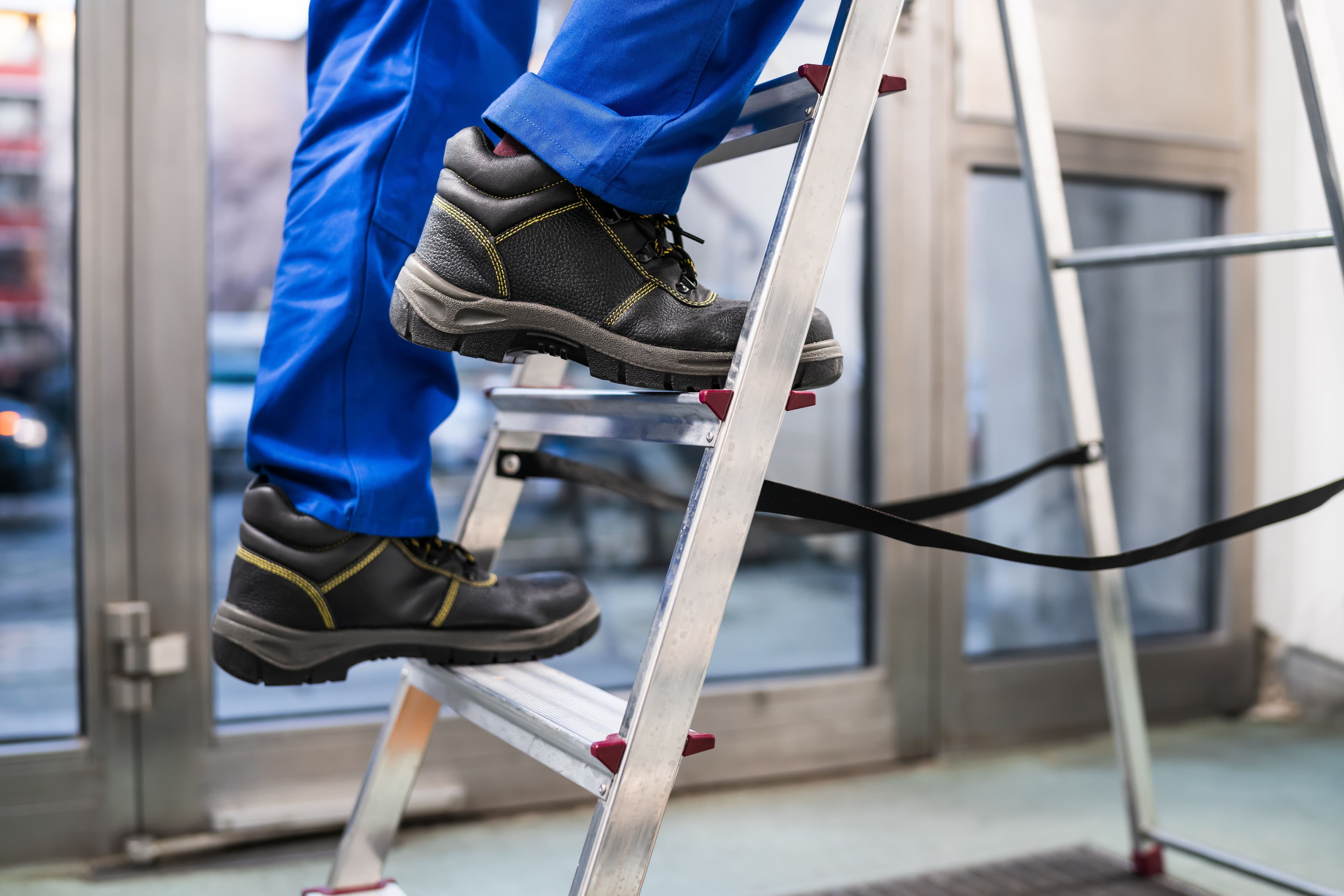 Fell Off a Ladder at Work? A Step-by-Step Guide for Injured Missouri Workers